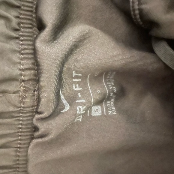 Like new Nike running shorts - Picture 2 of 2